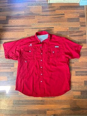 Columbia Men’s University of Alabama logo Red Short-Sleeve Fishing Shirt